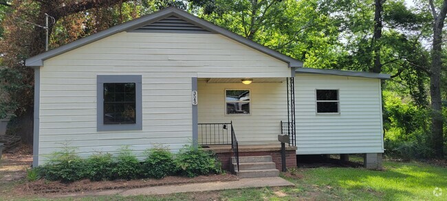 Building Photo - Beautiful remodeled 4 bedroom/1 bath Rental