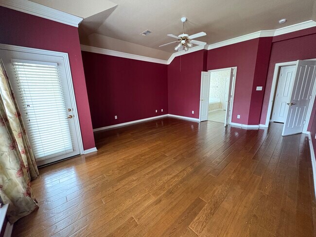 Photo - 806 Durham Ct