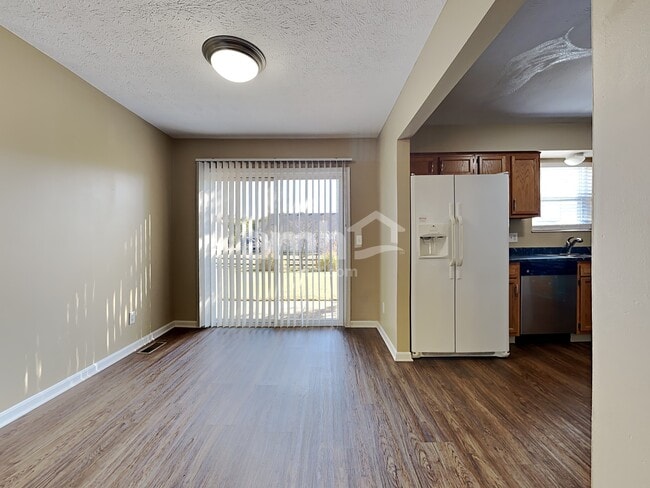 Photo - 2025 Apple Knoll Ln