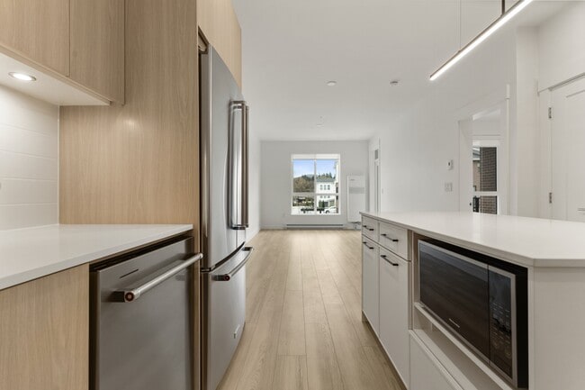 Photo - 2771-2771 Montrose Ave