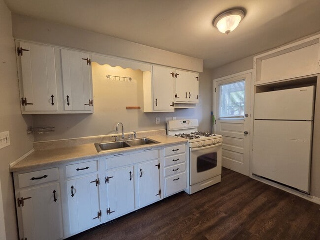 Photo - 811 3rd St NW