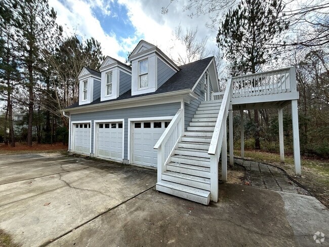 Building Photo - Beautiful and Convenient Private Apartment... Unit A