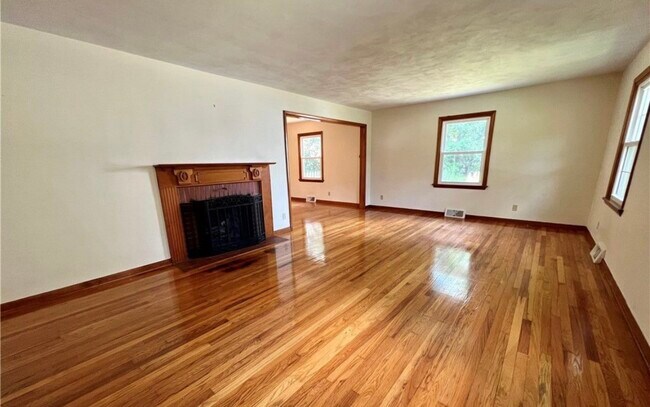 Photo - 4 Pinecrest Dr