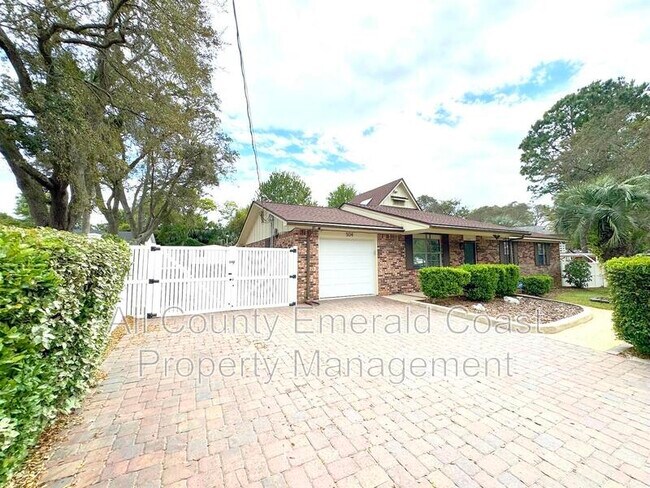 Photo - 504 Kelly St