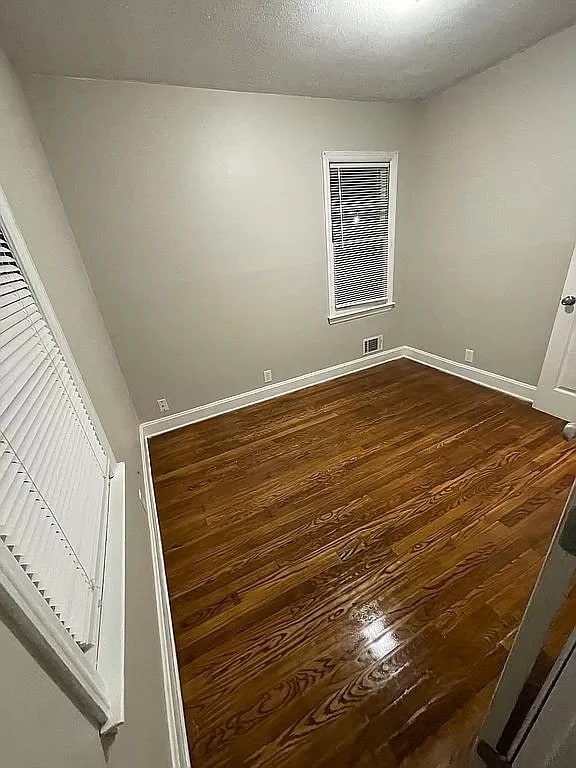 Photo - 111 Carroll Ave W