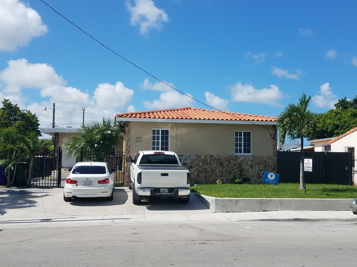 Photo - 2035 NW 3rd St Unidad 2035