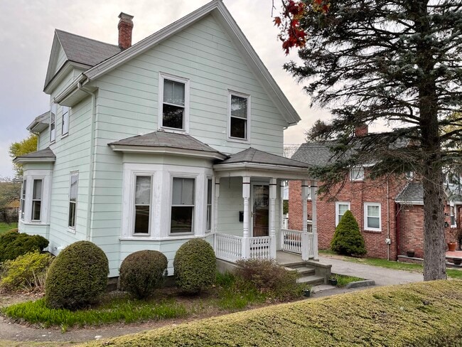 Building Photo - 8 Meridian St