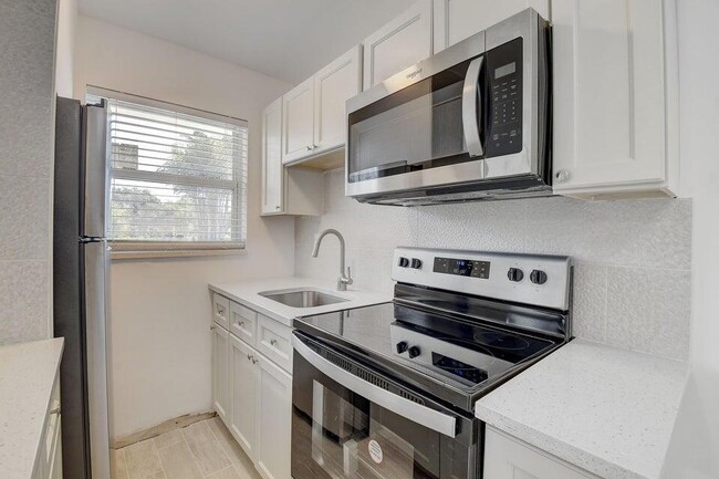 Building Photo - 525 S Broadway Unit N Rental