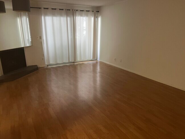 Building Photo - 15070 Victory Blvd Unit 103 Rental