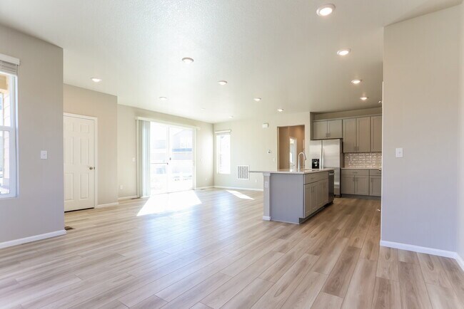 Photo - 849 Tarragon Rd