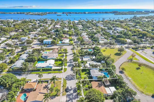 Photo - 322 Maddock St