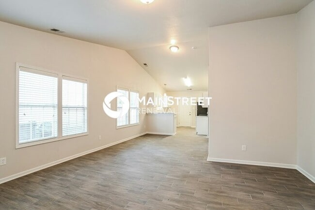 Photo - 3 Bedroom Pet-Friendly Home in Charlotte, NC with Main Street Renewal