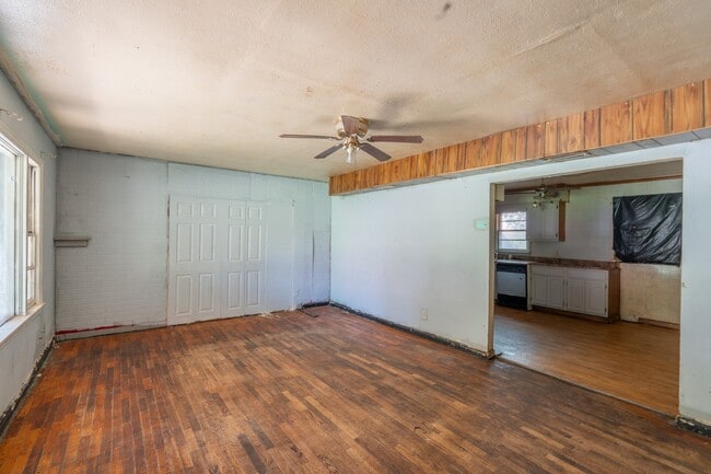 Photo - 101 W Union St