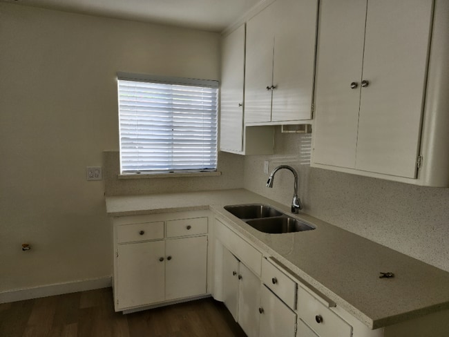 Photo - 1339 N Vista St Unidad 3