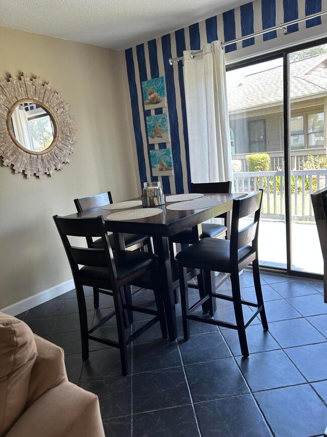 Photo - 35 Foxcroft Ln