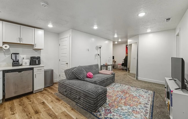 Building Photo - 2083 N 3930 W Unit Downstairs