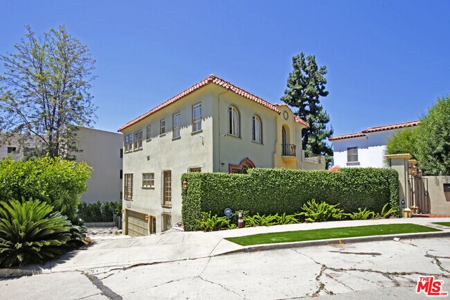 6538 Cahuenga Terrace