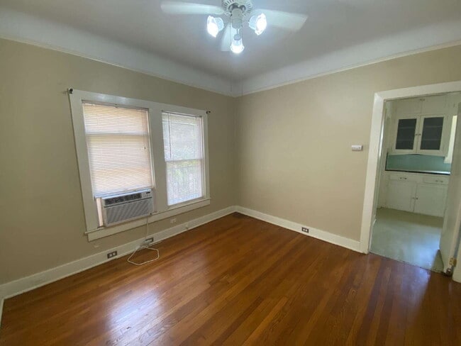 Photo - 247 E Lullwood Ave Unit Front