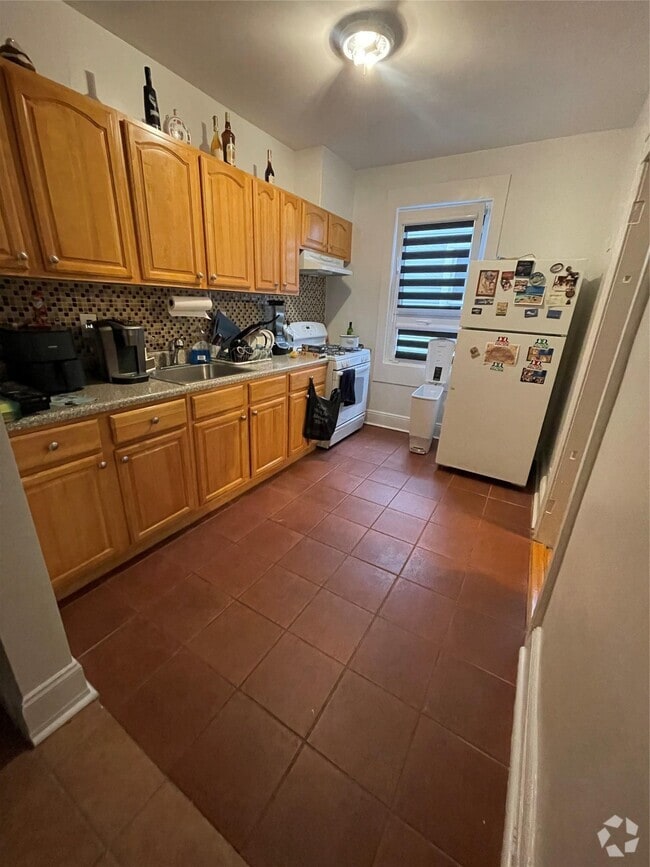 Building Photo - 71-03 69th St Unit 2 Rental