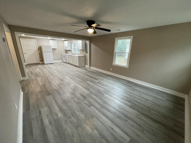 Photo - 815 N Commander St