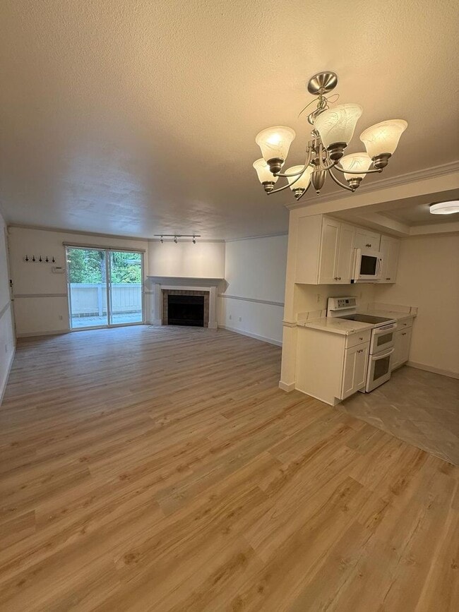 Building Photo - Two Bedroom Two Bathroom In Mountlake Terrace Unit B-107 Rental