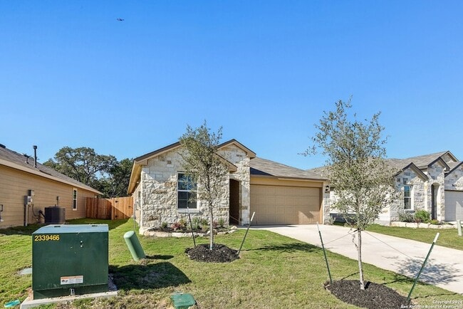 Photo - 21281 Millstream Bnd