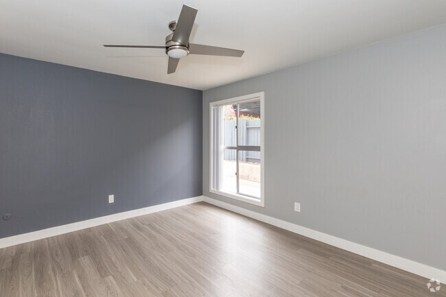 1BR, 1BA - 750SF