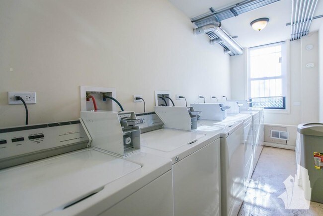 Photo - 4737 N Hermitage Ave Unit 310