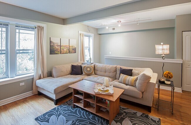 Photo - 3814 N Sheffield Ave