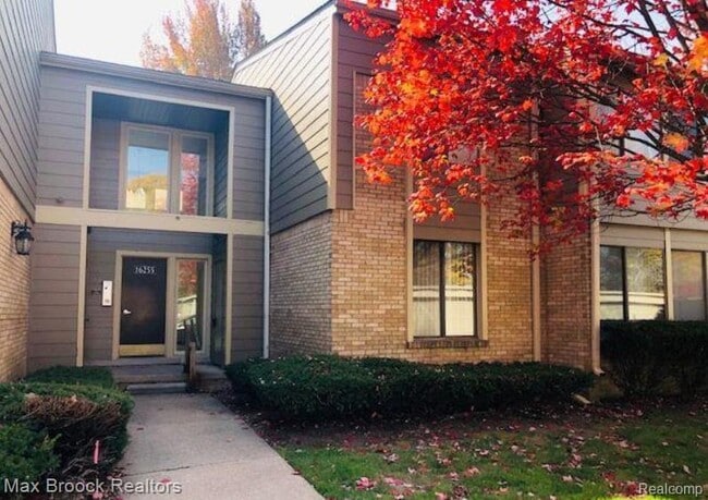 Building Photo - 16255 W Nine Mile Rd Unit 101