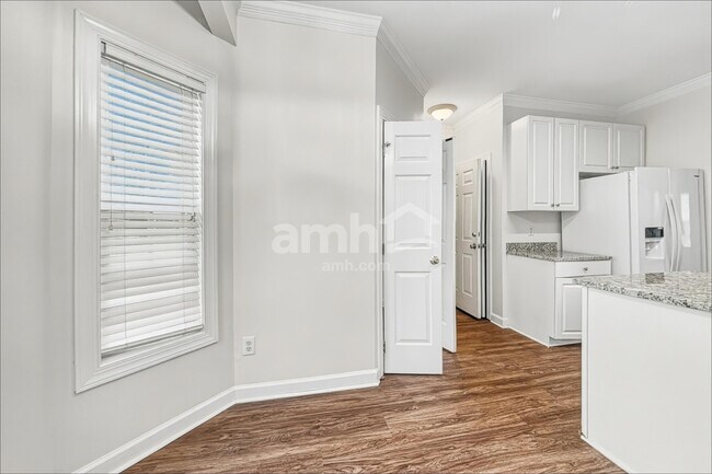 2713 Denbel Cir