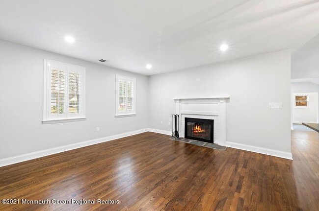 Photo - 495 Branch Ave