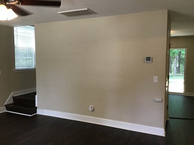 Photo - 634 Coopers Ln N