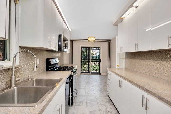 Photo - 7543 192nd St