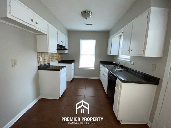 Photo - Charming 3BR Memphis Home with Hardwood Floors, Back Porch & Fenced Yard