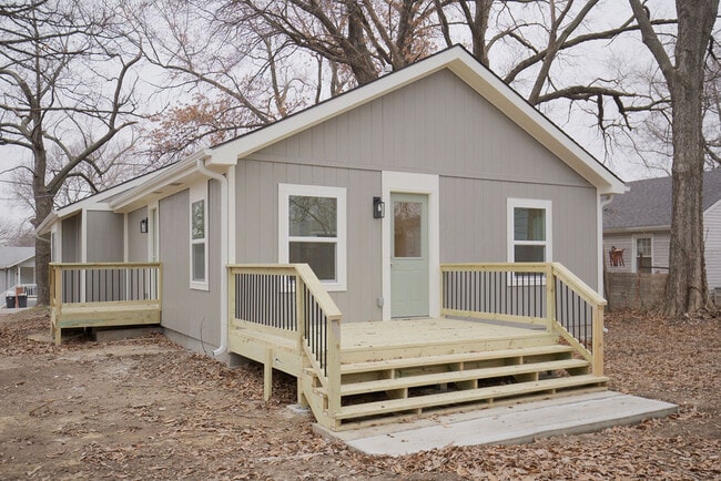 Photo - 2715 S 37th St