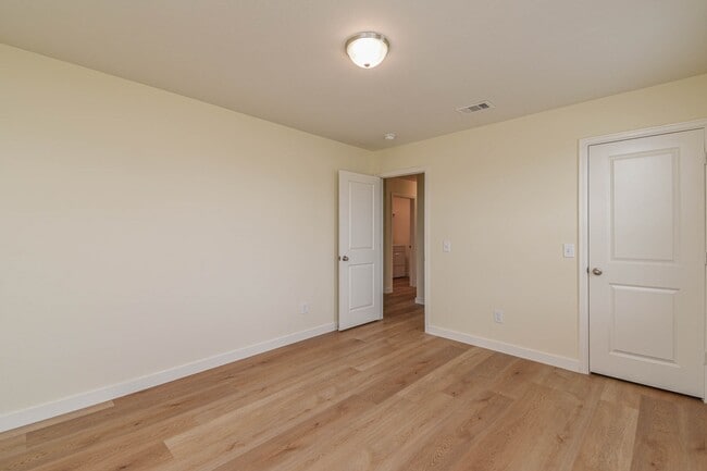 Photo - 1024 Water Oak Ln