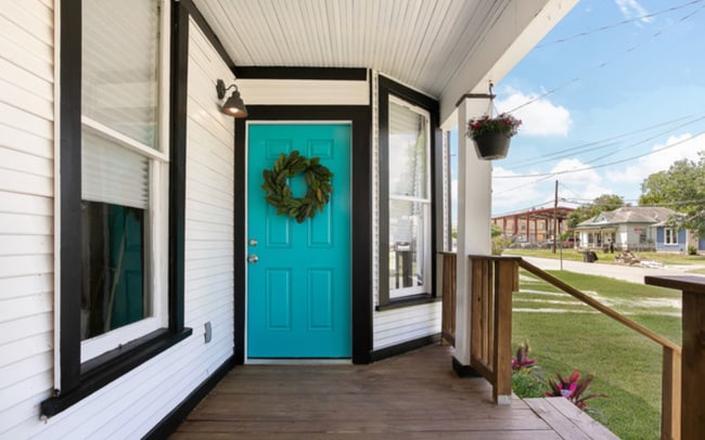 Historical Victorian Farmhouse minutes fro... - Historical Victorian Farmhouse minutes fro...