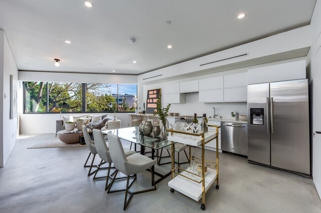 Photo - Hilldale Unidad 857