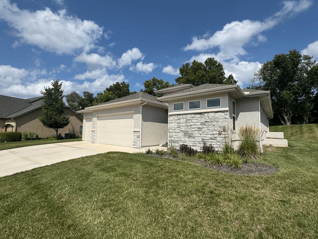 Photo - 1613 SW Hedgewood Ln