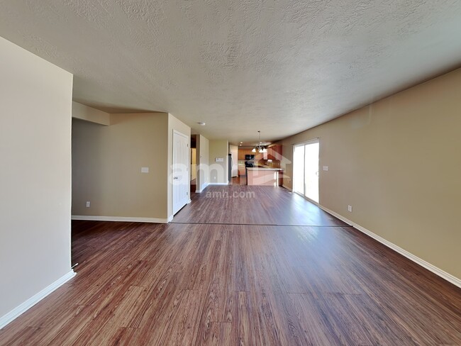 Photo - 4482 Heritage Dr