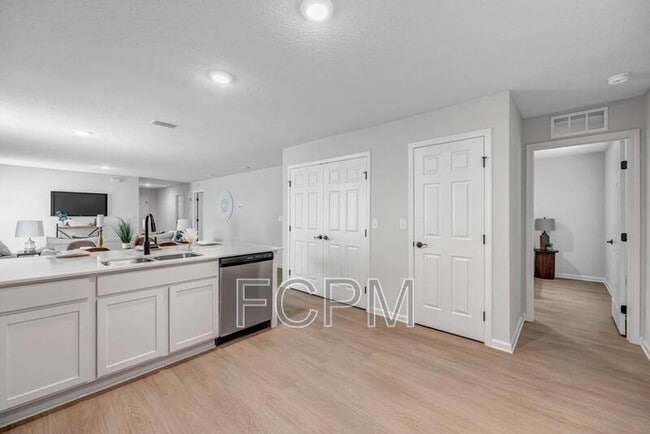 Photo - 5454 Amazon Ave