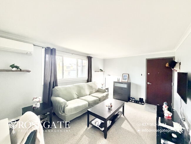 Photo - Modern 1-Bedroom Apartment with In-Unit Laundry & Parking – Kitchener Unité 2