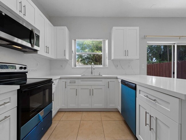 Building Photo - 5001 SW 140th Terrace