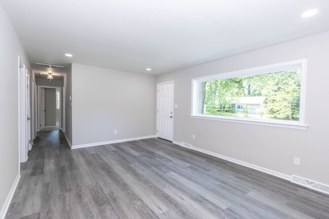 Photo - Renovated 3bdr 2bth rancher in the heart of Newport News