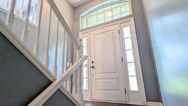 Photo - 284 Edmundton Cir