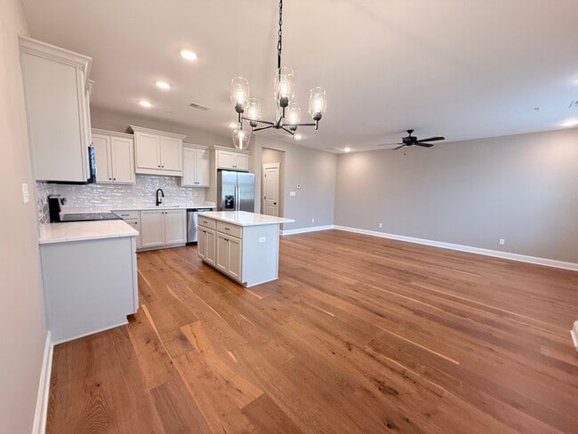 Photo - 731 Bolivar Dr