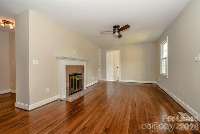 Photo - 2117 Scott Ave