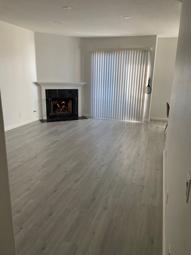 Building Photo - 21832 S Vermont Ave Unit 3