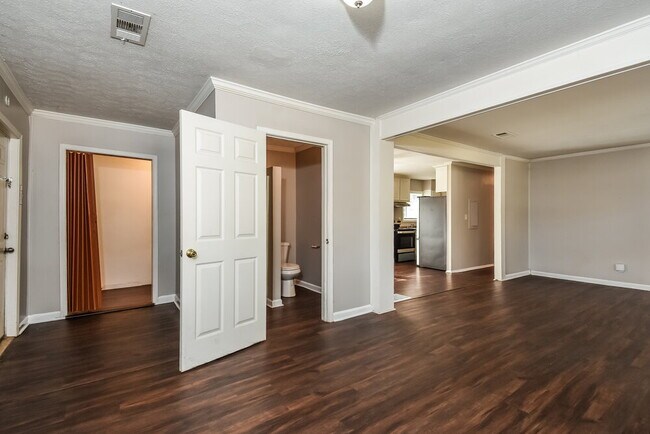 Photo - 1165 Wisteria Dr SW